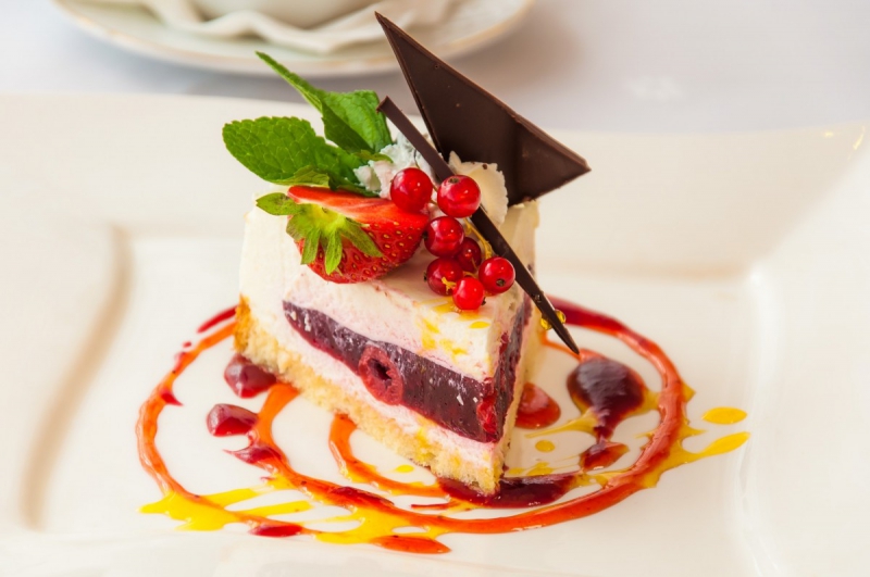 boulangerie--min_the_cake_dessert_eating_bun_colorful_sweet_dish_taste_cake_with_cream-941034